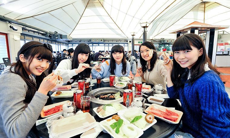 東京女子流 ファンと一緒に初の大忘年会を関西で開催！