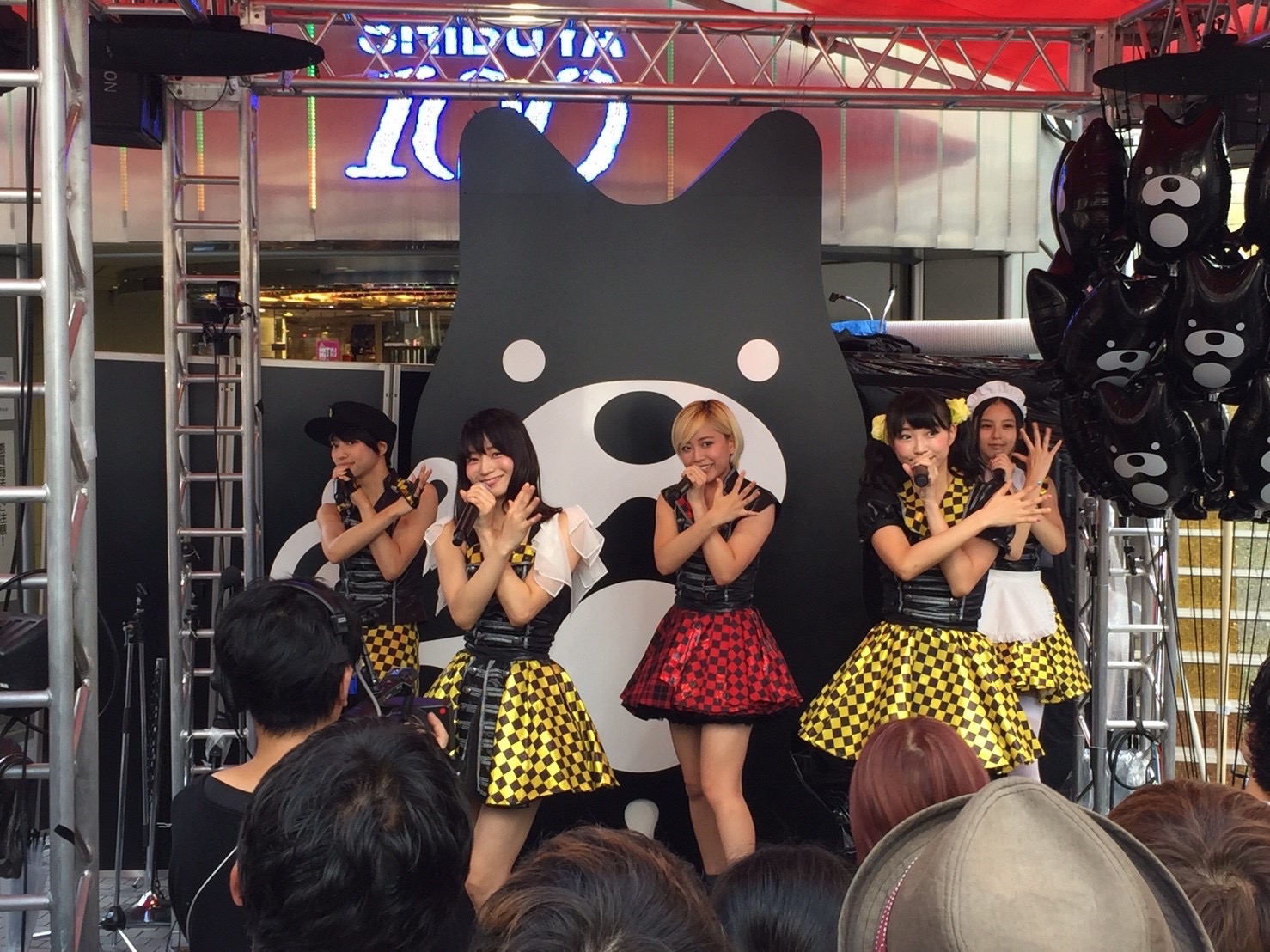 ベイビーレイズjapanが渋谷ジャック 渋谷のど真ん中で歌えて嬉しい アイドルプラネット Idol Planet